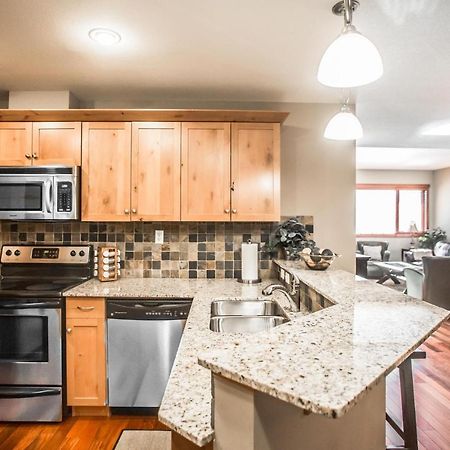 Villa The Lookout - Top Floor Corner Unit With Stunning Views à Canmore Extérieur photo