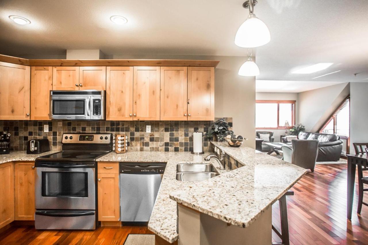 Villa The Lookout - Top Floor Corner Unit With Stunning Views à Canmore Extérieur photo