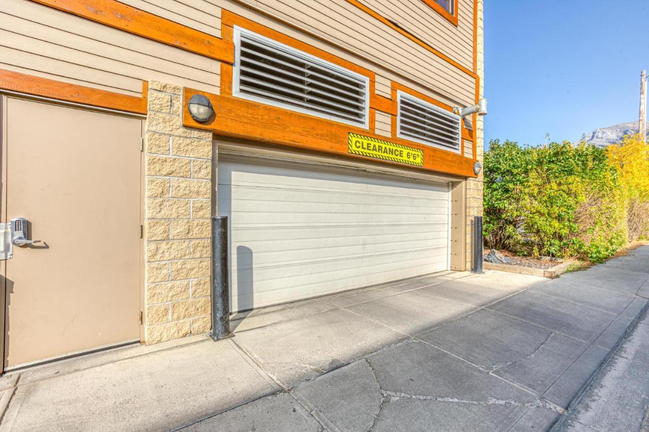 Villa The Lookout - Top Floor Corner Unit With Stunning Views à Canmore Extérieur photo
