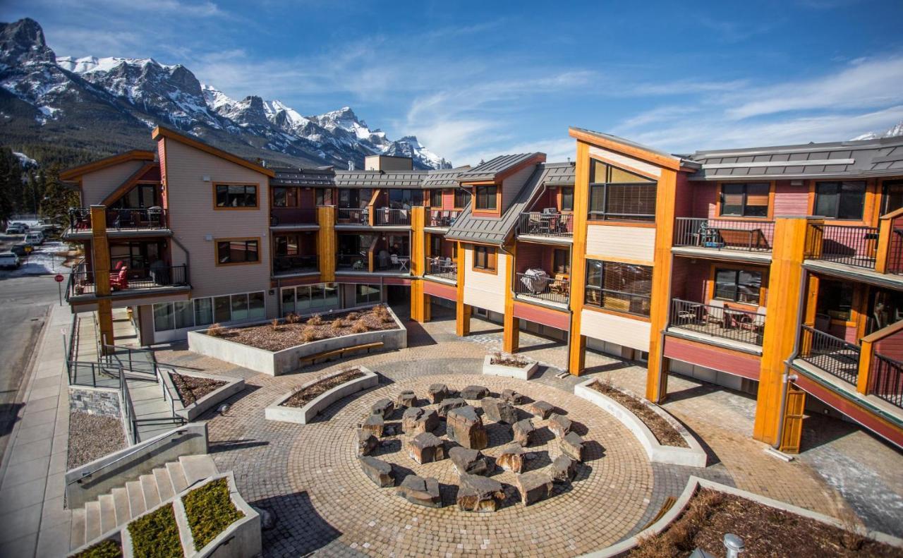 Villa The Lookout - Top Floor Corner Unit With Stunning Views à Canmore Extérieur photo