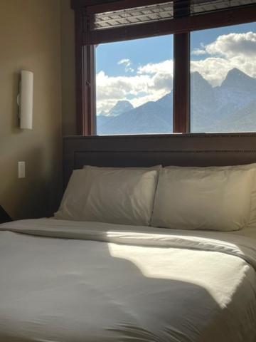 Villa The Lookout - Top Floor Corner Unit With Stunning Views à Canmore Extérieur photo