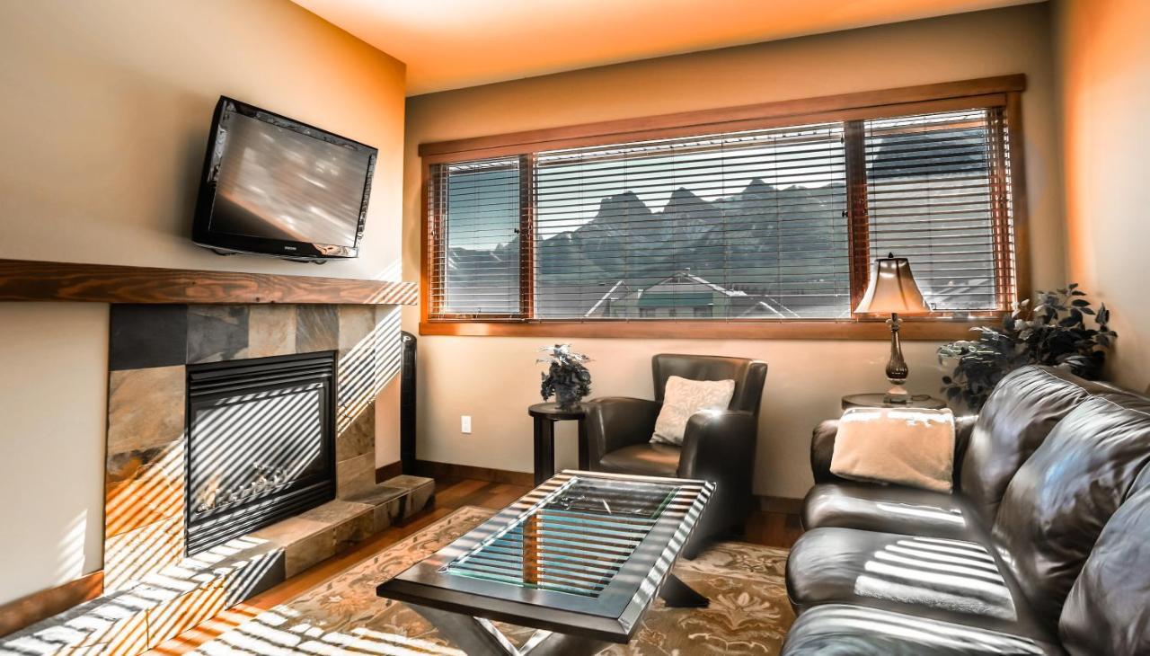 Villa The Lookout - Top Floor Corner Unit With Stunning Views à Canmore Extérieur photo