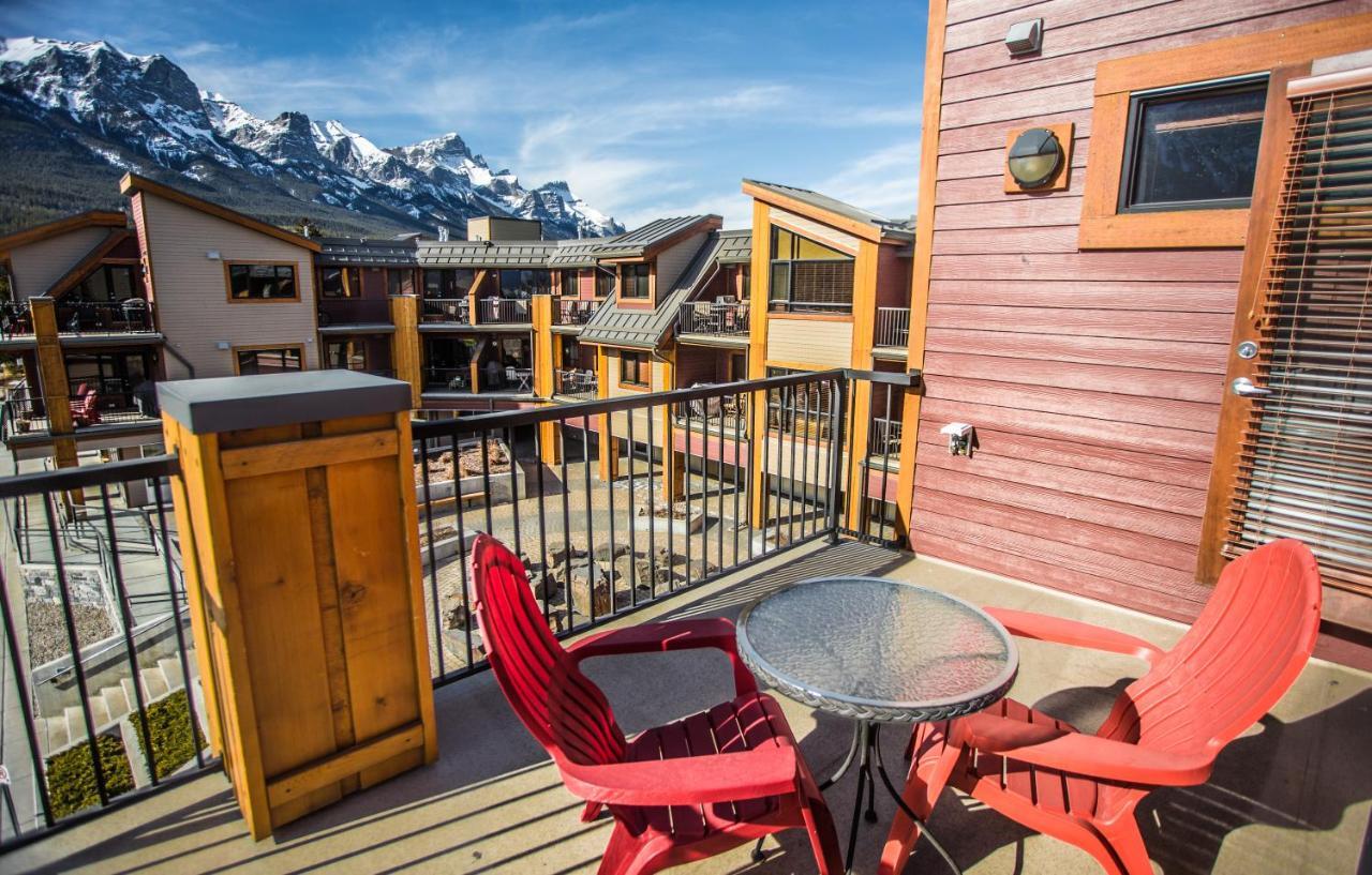 Villa The Lookout - Top Floor Corner Unit With Stunning Views à Canmore Extérieur photo
