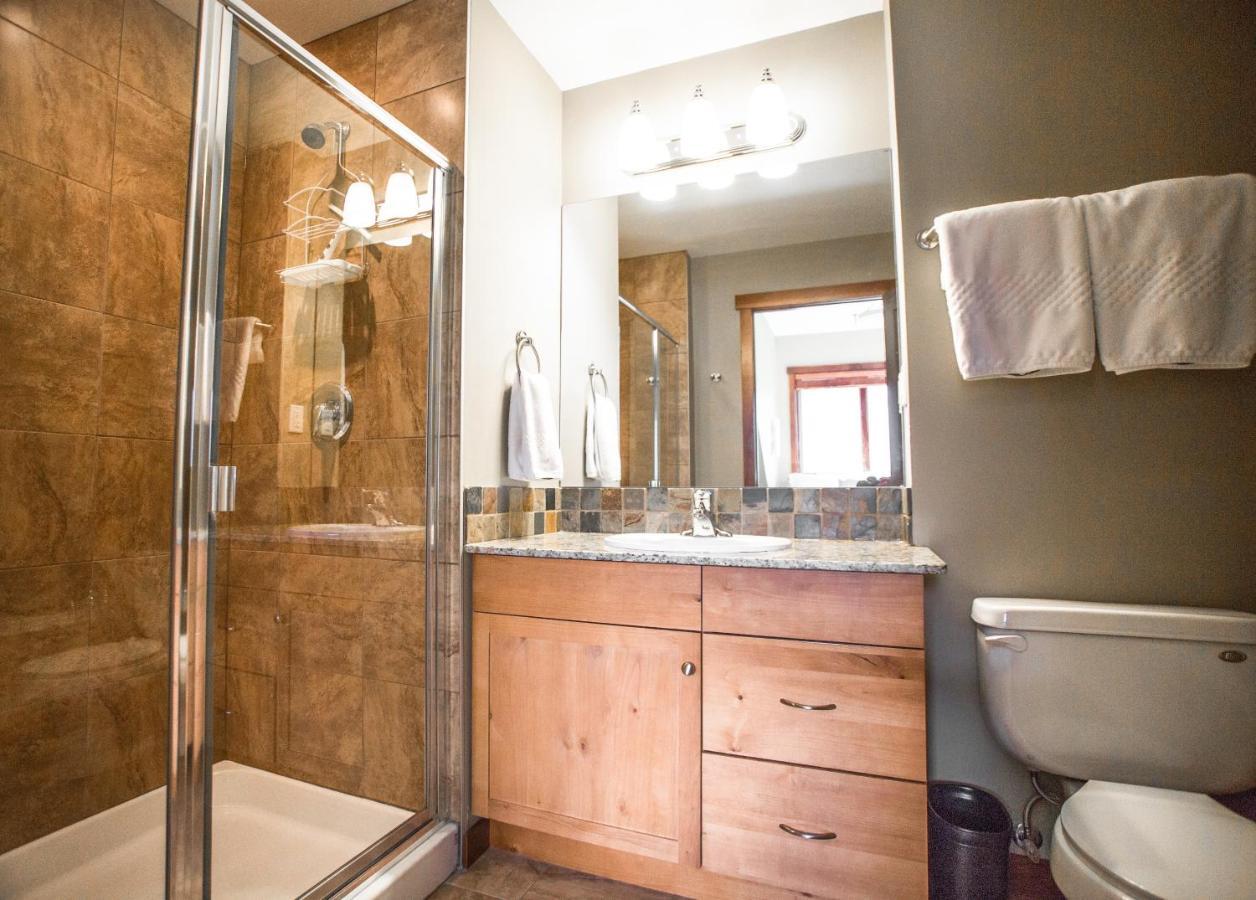 Villa The Lookout - Top Floor Corner Unit With Stunning Views à Canmore Extérieur photo